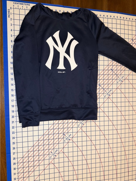 Mlb Genuine Merchandise Other - New York Yankees Navy Sweatshirt with White Logo